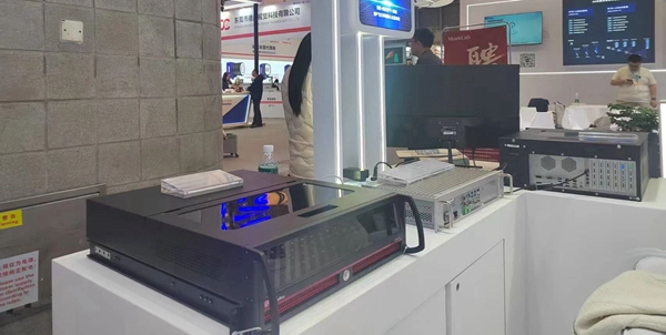 华北工控现场重点展示了集成Intel高性能处理器设备